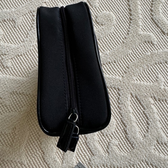 CHANEL PARFUMS AUTHENTIC BLACK ZIPPERED COSMETICS POUCH WITH RED LOGO LINING - Picture 3 of 8